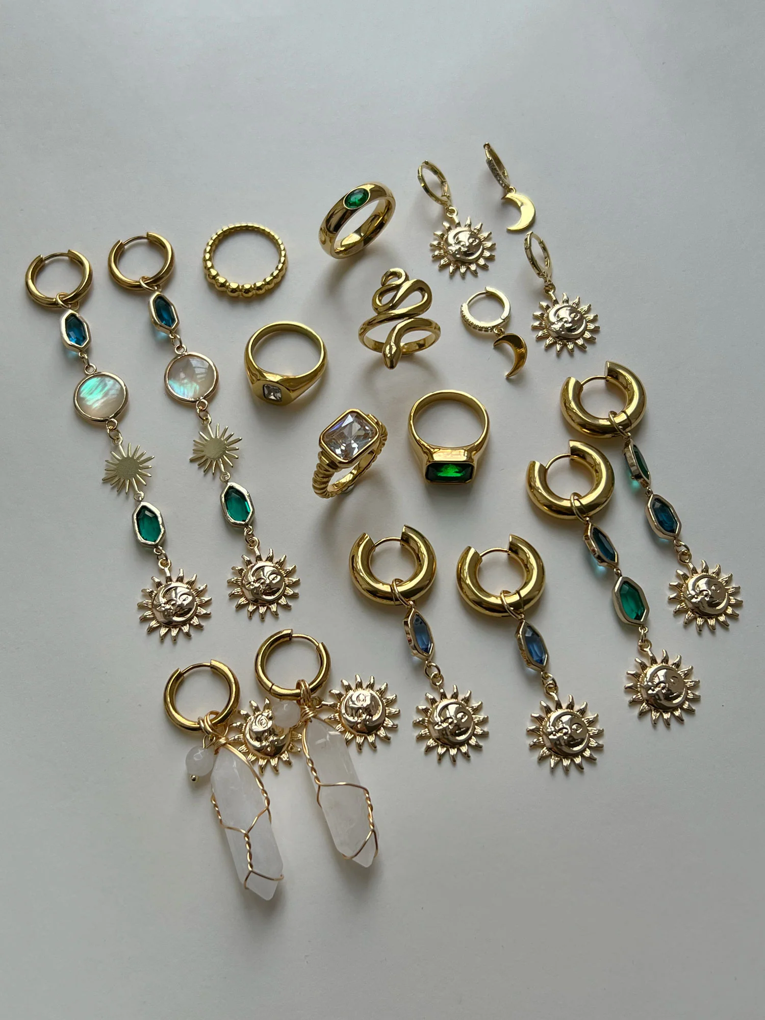 Gold Ring with Oval-encrusted Gemstone - Emerald Green - Image 5