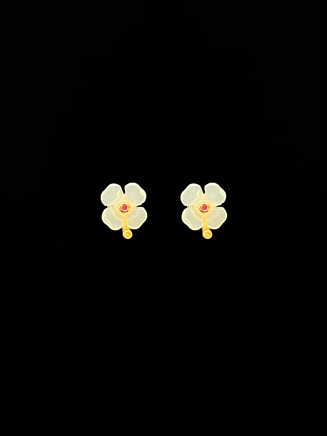 Lucky Clover Jade Earstuds - White