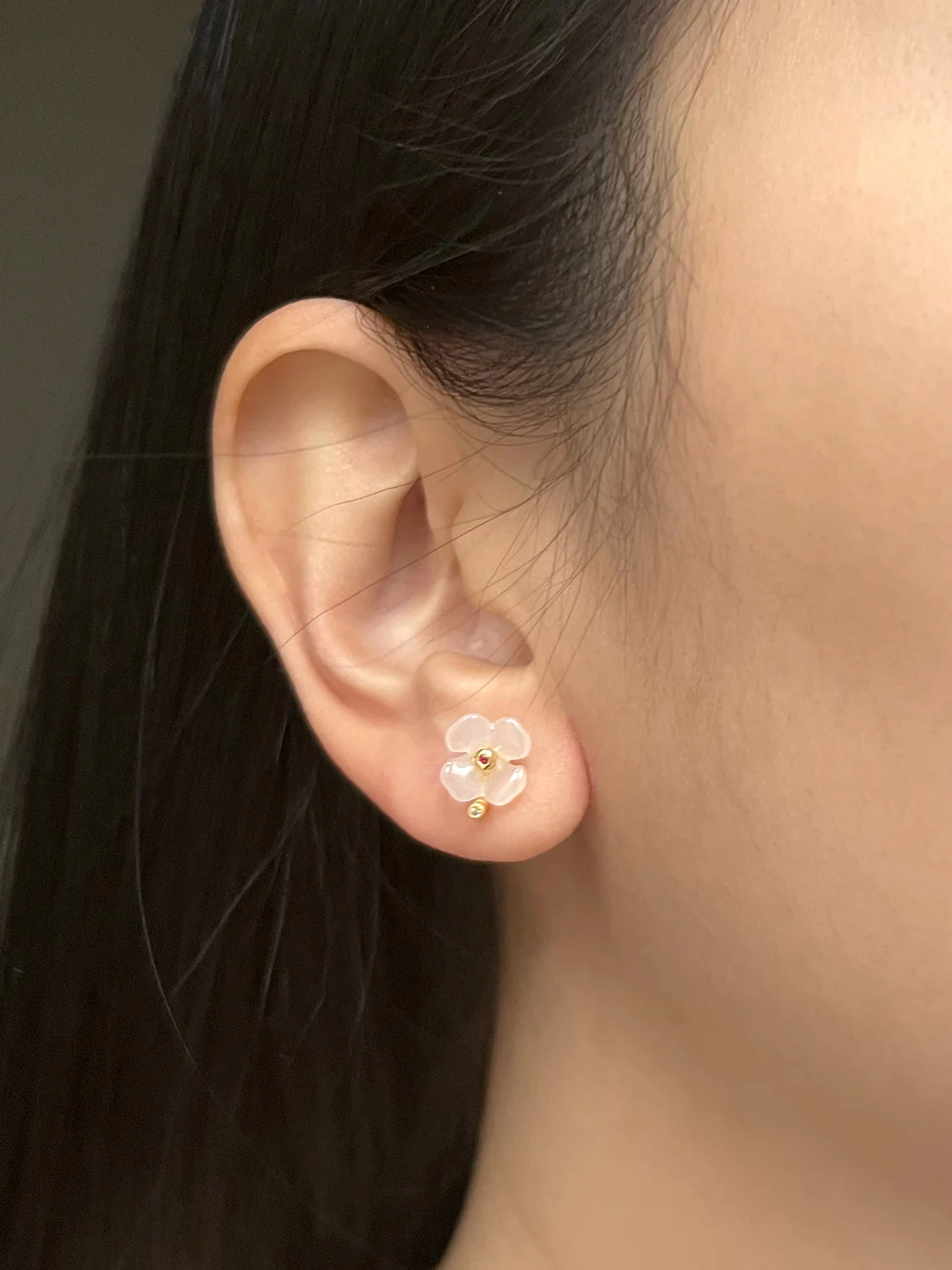 Lucky Clover Jade Earstuds - White - Image 2